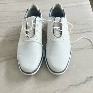 FootJoy Traditions Spikeless golf shoes